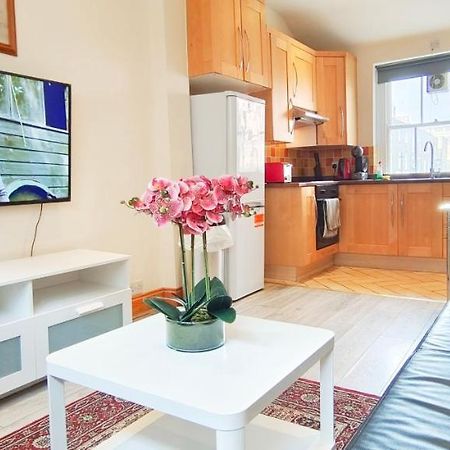 Flat 2, 6 Tauton Mews In Marylebone Apartment London Bagian luar foto